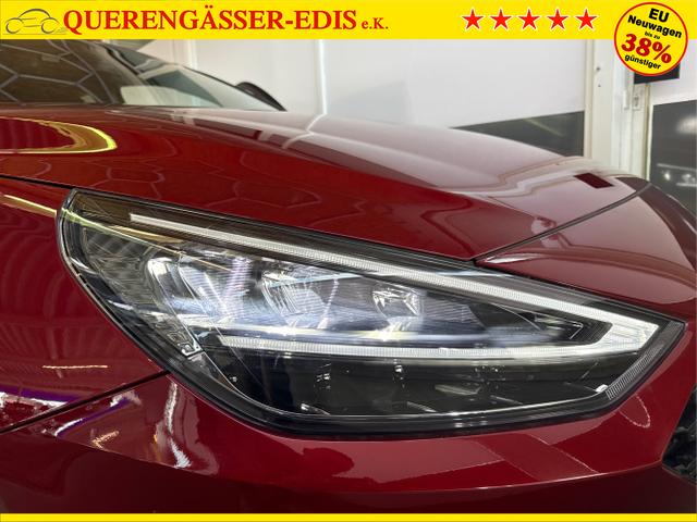 Hyundai / i30 / Rot / / / NAVI LED RFK PDC