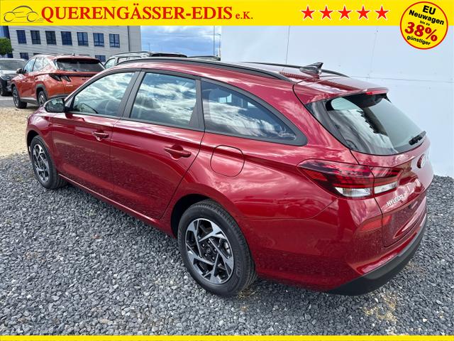 Hyundai / i30 / Rot / / / NAVI SHZ RFK PDC v+h 