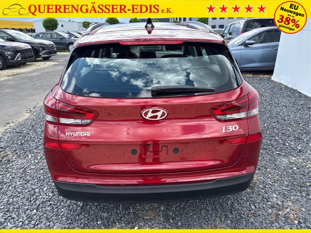 Hyundai / i30 / Rot / / / NAVI SHZ RFK PDC v+h 