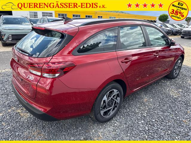 Hyundai / i30 / Rot / / / NAVI SHZ RFK PDC v+h 