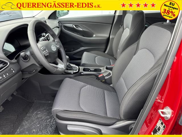Hyundai / i30 / Rot / / / NAVI SHZ RFK PDC v+h 