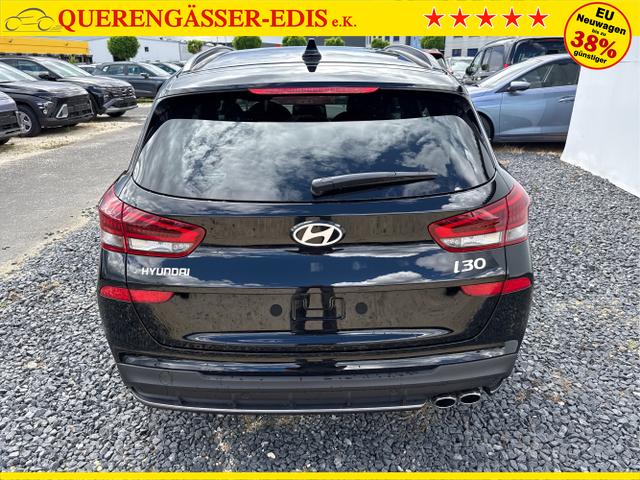 Hyundai / i30 / Schwarz / / / N-LINE SHZ NAVI PDC RFK