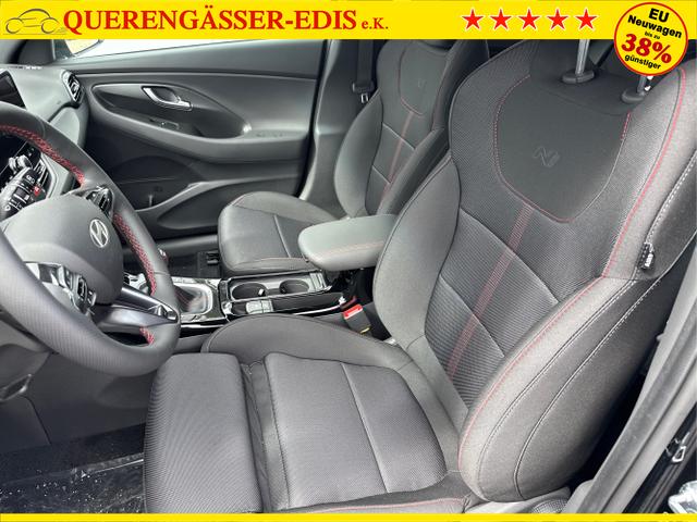 Hyundai / i30 / Schwarz / / / N-LINE SHZ NAVI PDC RFK