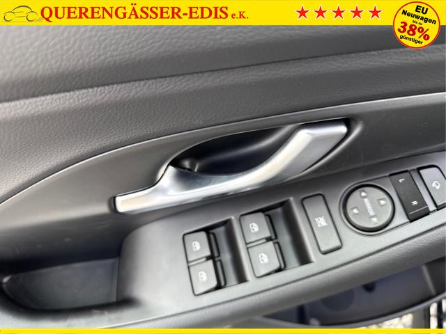 Hyundai / i30 / Schwarz / / / N-LINE SHZ NAVI PDC RFK