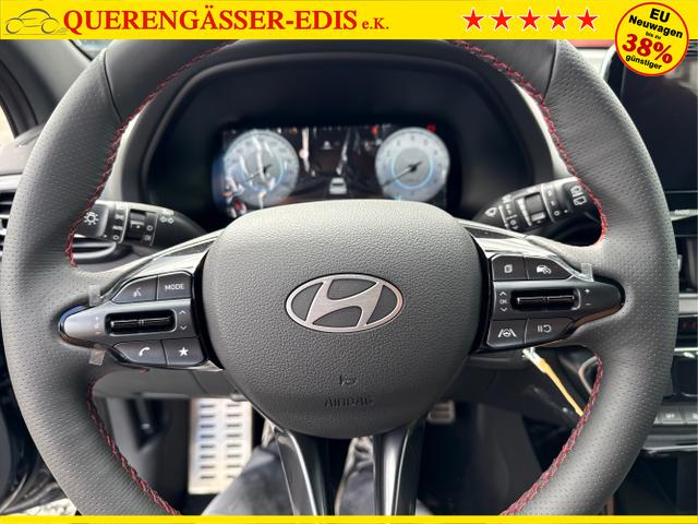 Hyundai / i30 / Schwarz / / / N-LINE SHZ NAVI PDC RFK