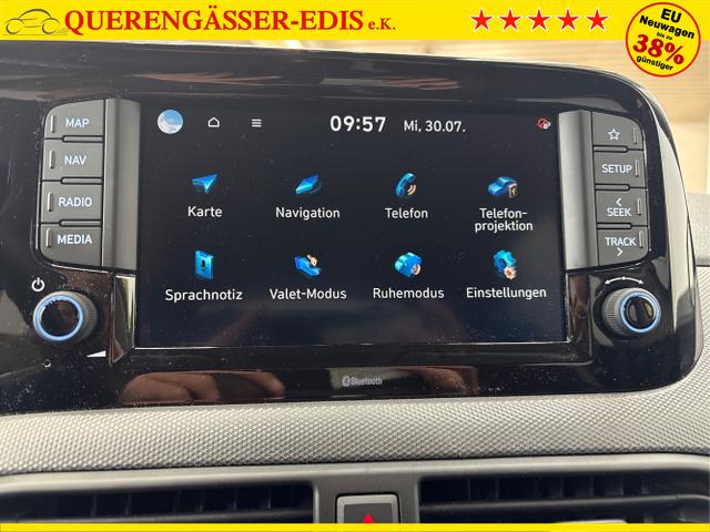 Hyundai / i10 / Grün / / / AUT NAVI SHZ TEMPOMAT 