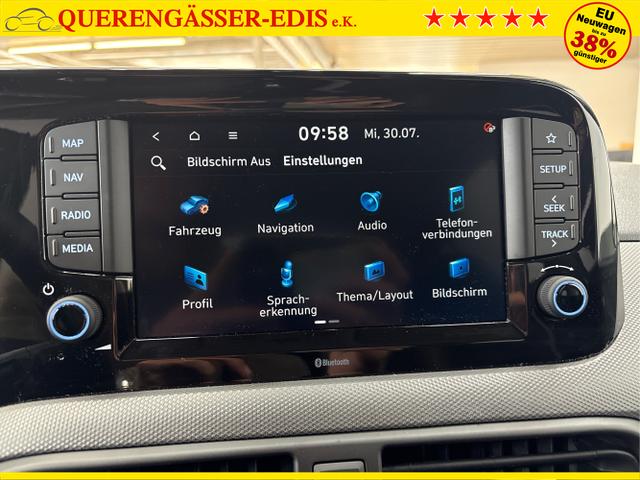 Hyundai / i10 / Grün / / / AUT NAVI SHZ TEMPOMAT 