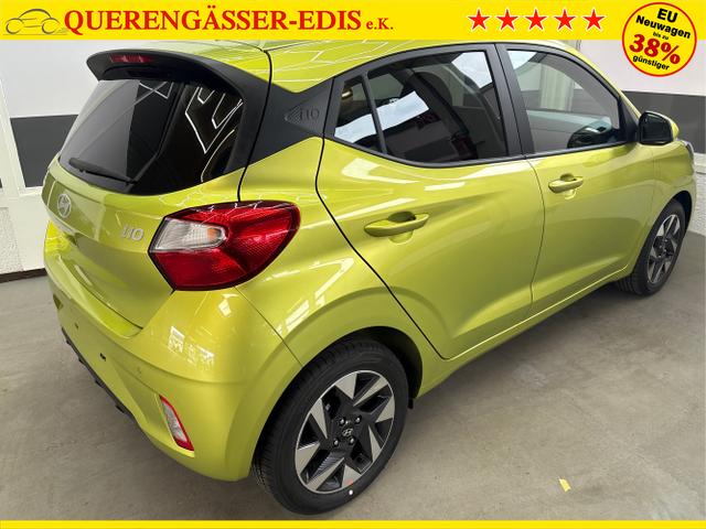 Hyundai / i10 / Grün / / / AUT NAVI SHZ TEMPOMAT 