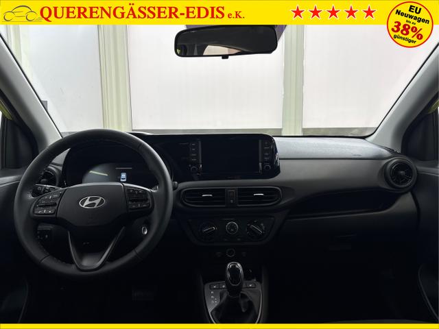 Hyundai / i10 / Grün / / / AUT NAVI SHZ TEMPOMAT 