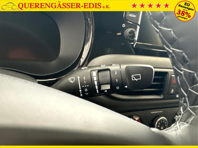 Hyundai / i10 / Grün / / / AUT NAVI SHZ TEMPOMAT 