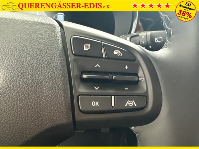 Hyundai / i10 / Grün / / / AUT NAVI SHZ TEMPOMAT 
