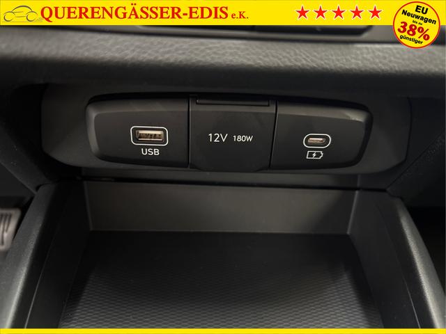 Hyundai / i10 / Grün / / / AUT NAVI SHZ TEMPOMAT 