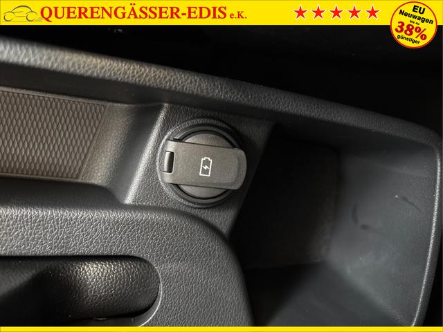 Hyundai / i10 / Grün / / / AUT NAVI SHZ TEMPOMAT 