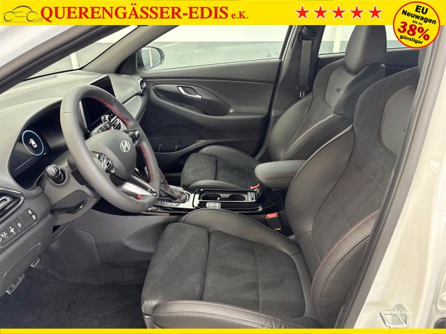 Hyundai / i30 / Weiß / / / DCT ACC NAVI RFK WP 