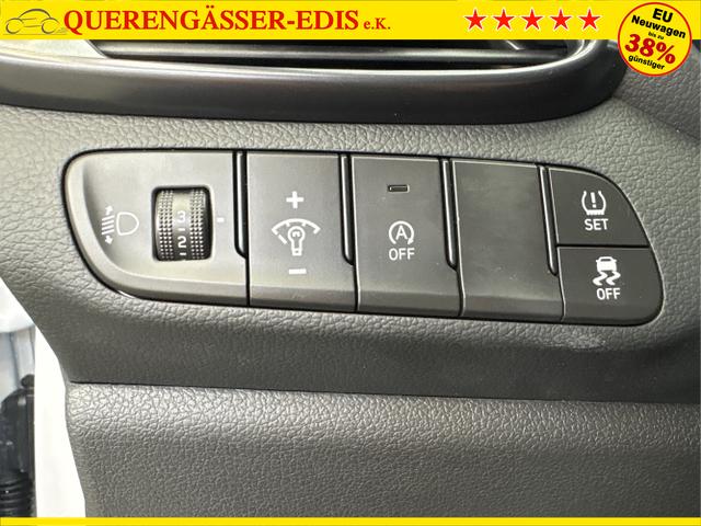 Hyundai / i30 / Weiß / / / DCT ACC NAVI RFK WP 