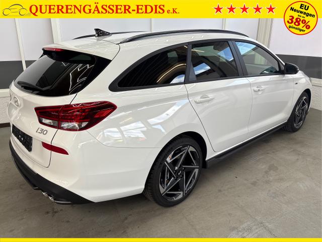 Hyundai / i30 / Weiß / / / DCT ACC NAVI RFK WP 