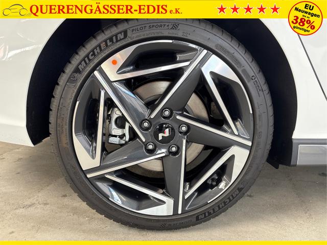 Hyundai / i30 / Weiß / / / DCT ACC NAVI RFK WP 