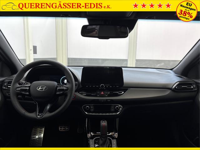 Hyundai / i30 / Weiß / / / DCT ACC NAVI RFK WP 