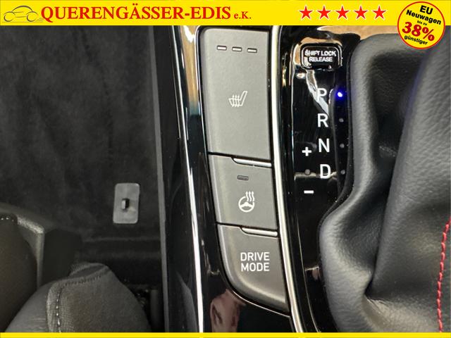 Hyundai / i30 / Weiß / / / DCT ACC NAVI RFK WP 