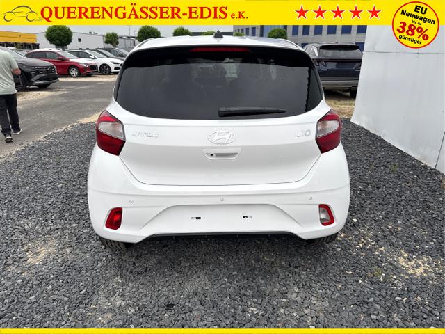 Hyundai / i10 / Weiß / / / AUT NAVI SHZ TEMPOMAT 
