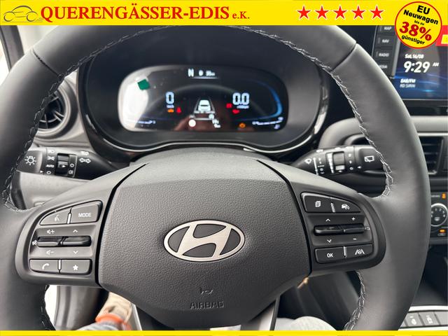 Hyundai / i10 / Weiß / / / AUT NAVI SHZ TEMPOMAT 
