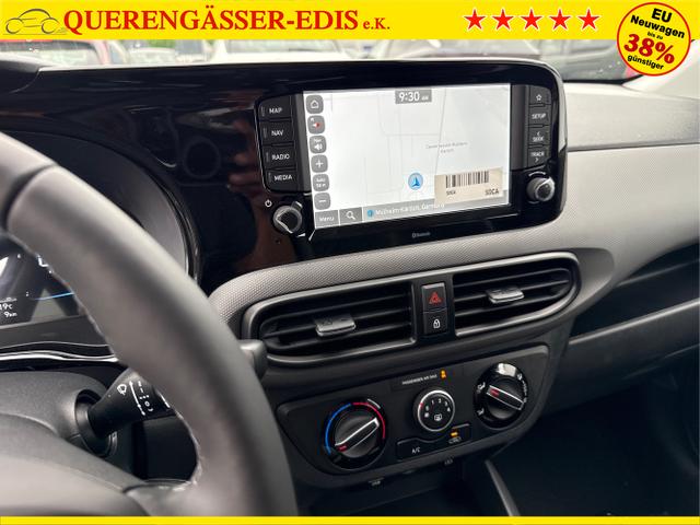Hyundai / i10 / Weiß / / / AUT NAVI SHZ TEMPOMAT 