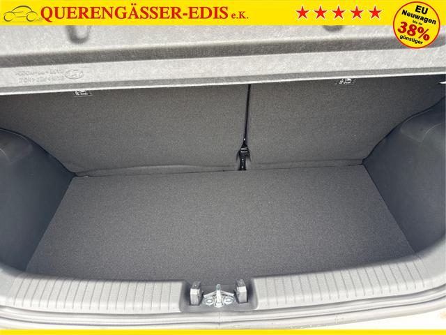 Hyundai / i10 / Weiß / / / AUT NAVI SHZ TEMPOMAT 