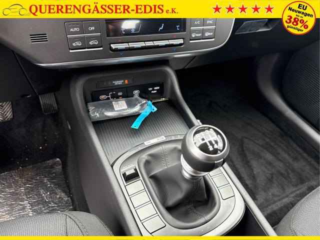 Hyundai / KONA / Grau / / / NAVI KLIMAAUTOMATIK PDC v+h RFK
