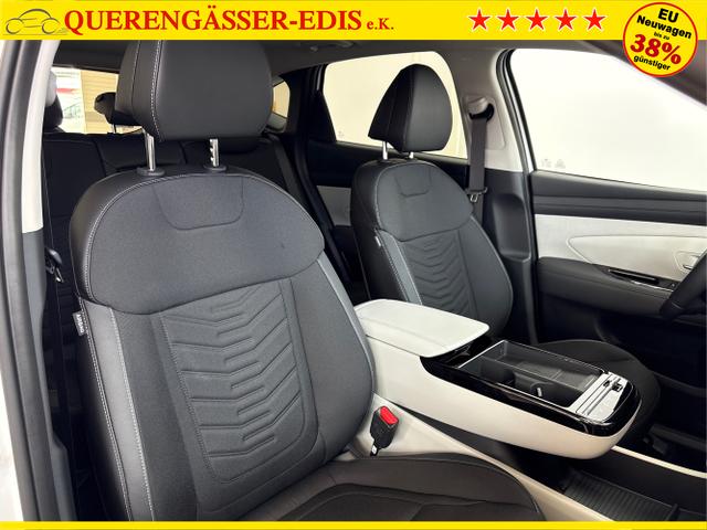 Hyundai / TUCSON / Weiß / / / PANO SHZ v+h 18 ALU