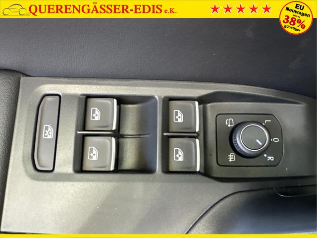 Seat / Leon / Schwarz / / / 1.5 TSI MATRIX NAVI SHZ RFK KESSY