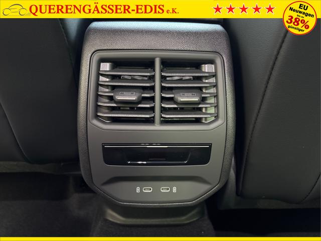 Seat / Leon / Schwarz / / / 1.5 TSI MATRIX NAVI SHZ RFK KESSY