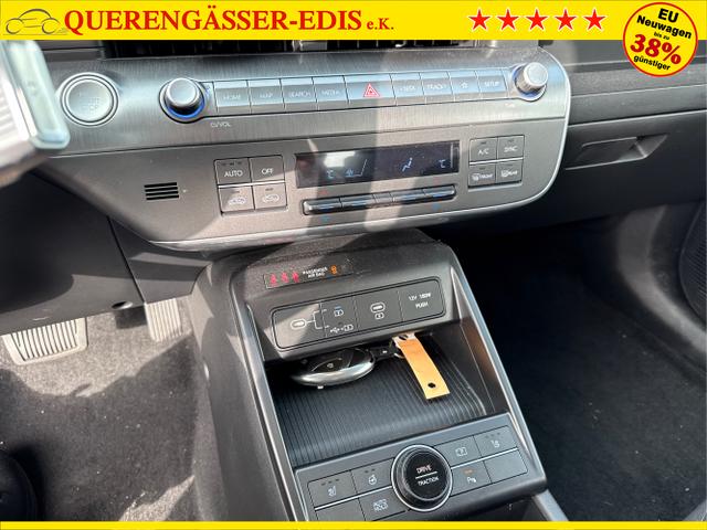 Hyundai / KONA / Weiß / / / DCT 198PS NAVI SHZ ACC PDC v+h 