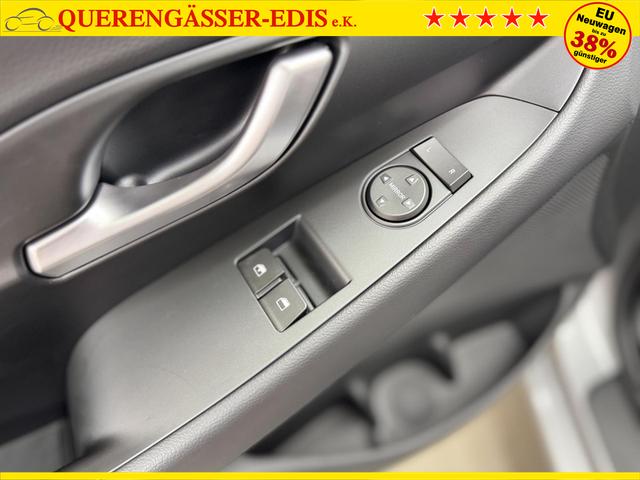 Hyundai i30 STYLE NAVI LED RFK PDC 