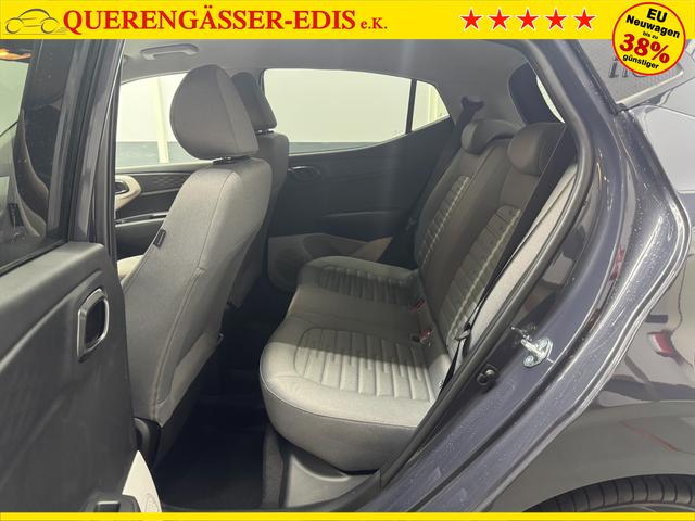 Hyundai i10 PREMIUM AUT SHZ KLIMAAUTOMATIK AMBIENTE ALU RFK PDC NAVI 