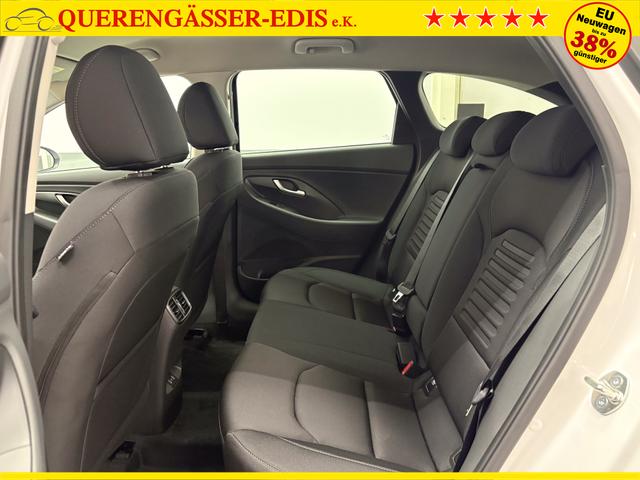 Hyundai i30 Kombi STYLE EDITION NAVI SHZ KLIMAAUTOMATIK RFK LED PDC v+h 