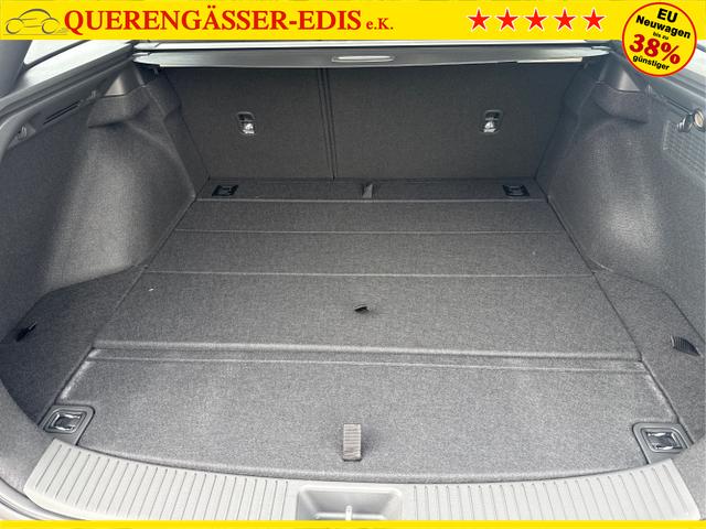 Hyundai / i30 / Silber / / / NAVI SHZ RFK PDC v+h