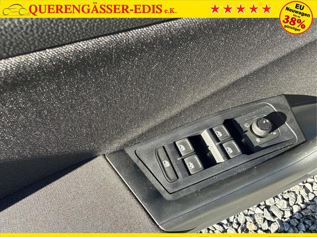 Volkswagen / T-Roc / Grau / / / LED-PLUS SHZ ACC RFK PDC 