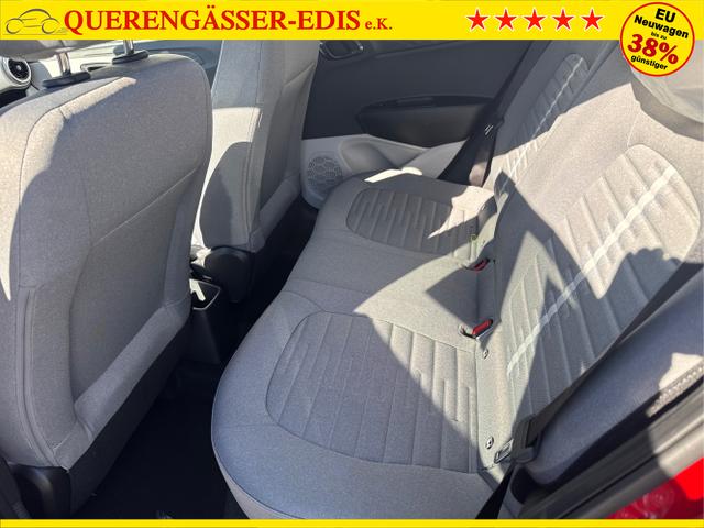 Hyundai / i10 / Rot / / / AUT SHZ KLIMAAUTOMATIK AMBIENTE ALU RFK PDC NAVI 