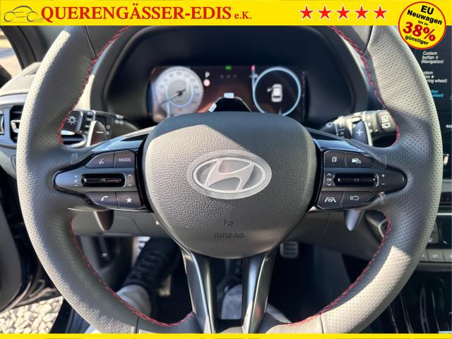 Hyundai / i30 / Schwarz / / / DCT N-LINE SHZ NAVI RFK