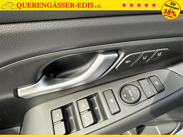 Hyundai / i30 / Grau / / / 