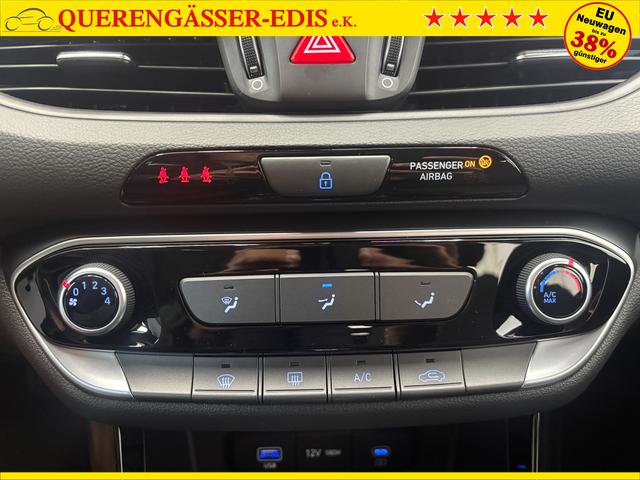 Hyundai i30 STYLE DCT NAVI WP ALU LED RFK PDC 