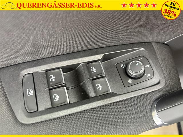 Volkswagen Touran R-LINE 7-SITZER DSG NAVI RFK SHZ 
