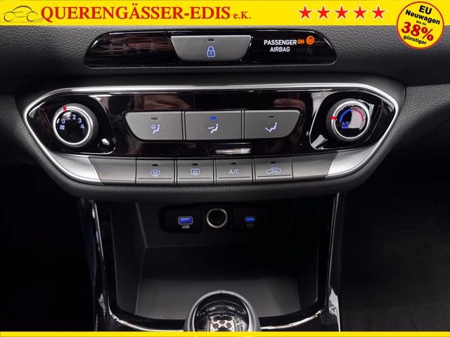 Hyundai i30 Kombi STYLE DCT NAVI RFK SHZ PDC ALU 