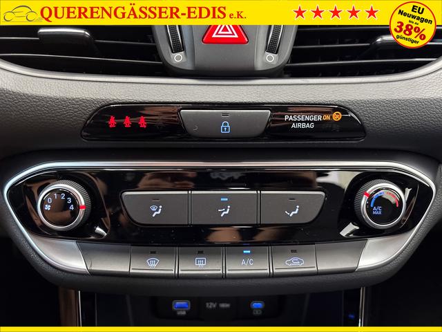 Hyundai i30 STYLE DCT ALU SHZ NAVI RFK PDC 