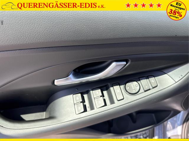 Hyundai / i30 / Grau / / / 