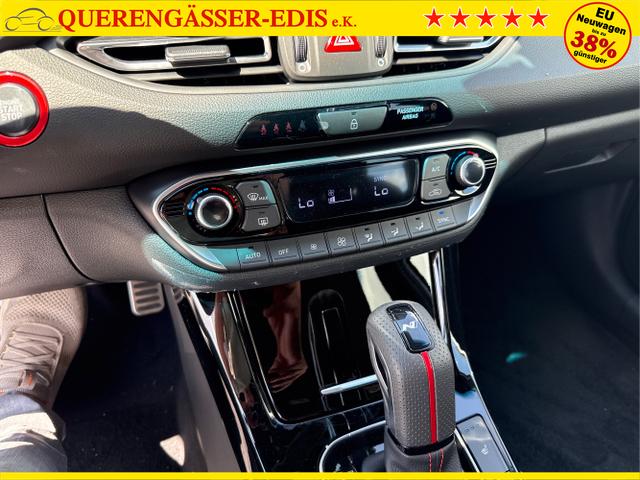 Hyundai / i30 / Grau / / / 