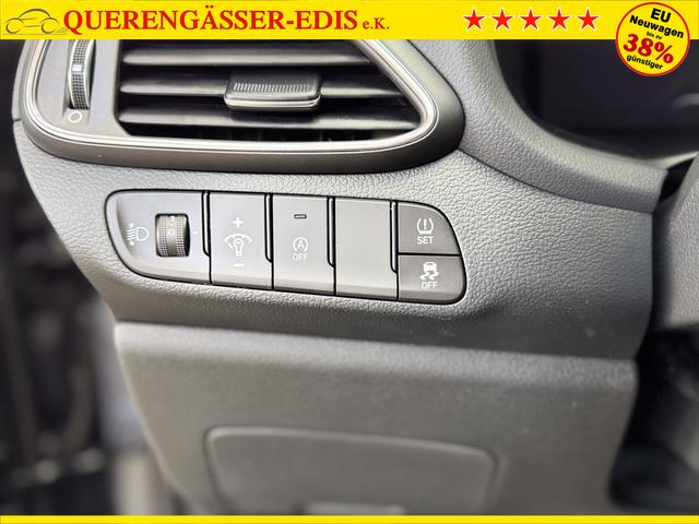 Hyundai i30 STYLE DCT ALU SHZ NAVI RFK PDC 