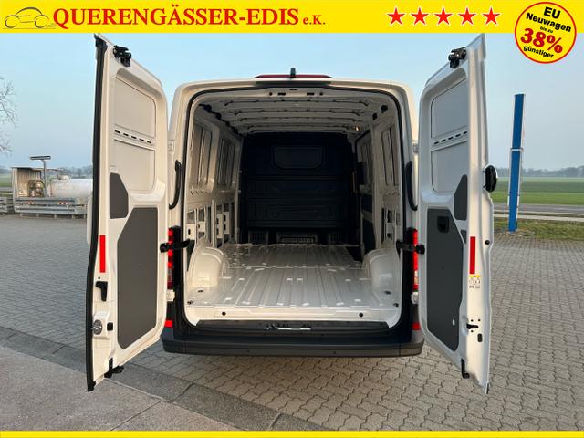 Volkswagen / Crafter Kastenwagen / Wei&szlig; / / / 35 2.0 TDI MR 4x4 Aut. L3H2 / Sperre