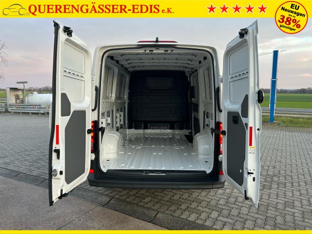 Volkswagen / Crafter Kastenwagen / Wei&szlig; / / / 30 2.0 TDI MR L3H2 / 4 J. Garantie