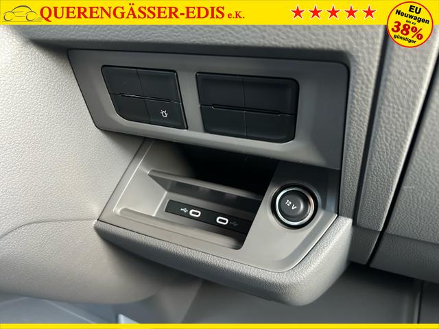 Volkswagen / Crafter Kastenwagen / Wei&szlig; / / / 30 2.0 TDI HD MR L3H3 / 4 J. Garantie